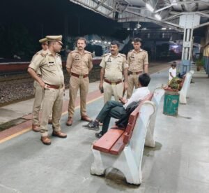 स्वतंत्रता दिवस से पहले पिलखुवा में पुलिस का शिकंजा चप्पा चप्पा पर पैनी नजर
