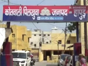 पिलखुवा यूनिवर्सिटी मार्ग पर दबंगई का आरोप छात्रों को घेरकर धमकाया तीन नामजद समेत कई पर मुकदमा